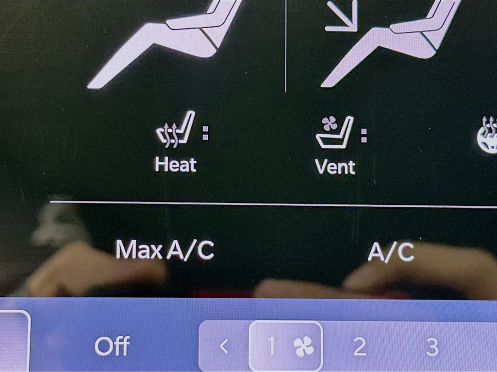 Used 2023 Chrysler Pacifica Limited image 21