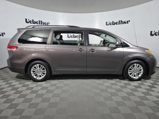 Used 2013 Toyota Sienna XLE FWD image 28