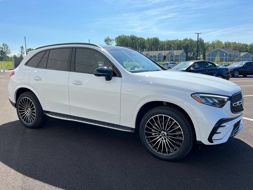 Used 2025 Mercedes-Benz GLC 350e 4MATIC image 2