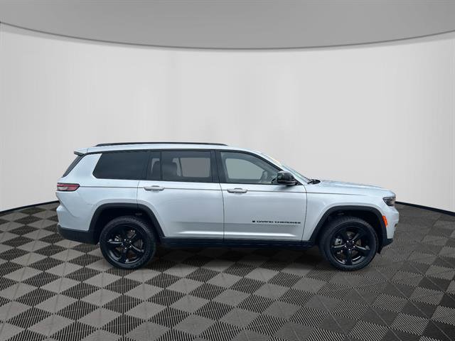 Used 2022 Jeep Grand Cherokee L Altitude image 4