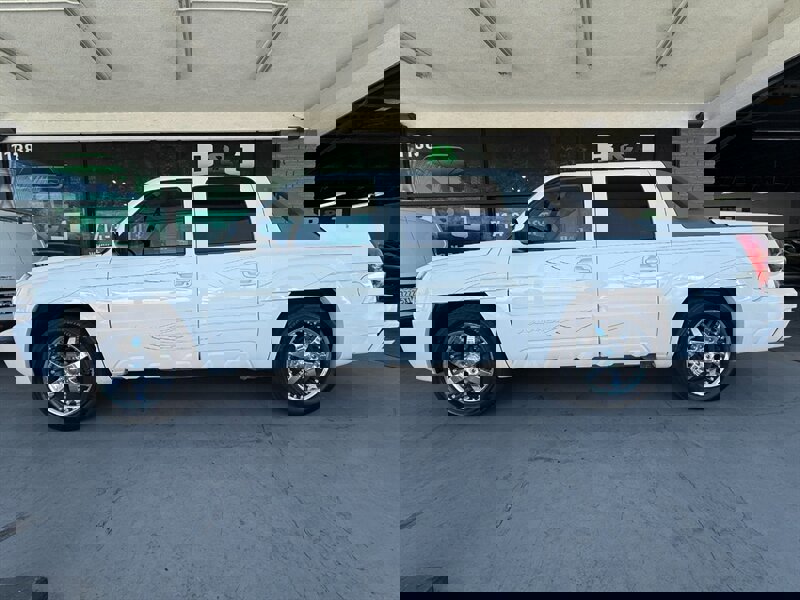 Used 2002 Chevrolet Avalanche 2WD image 4