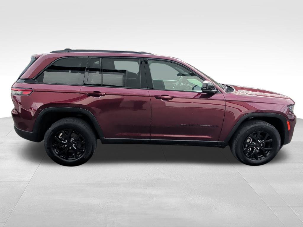 Certified 2025 Jeep Grand Cherokee Altitude AWD/4WD image 6