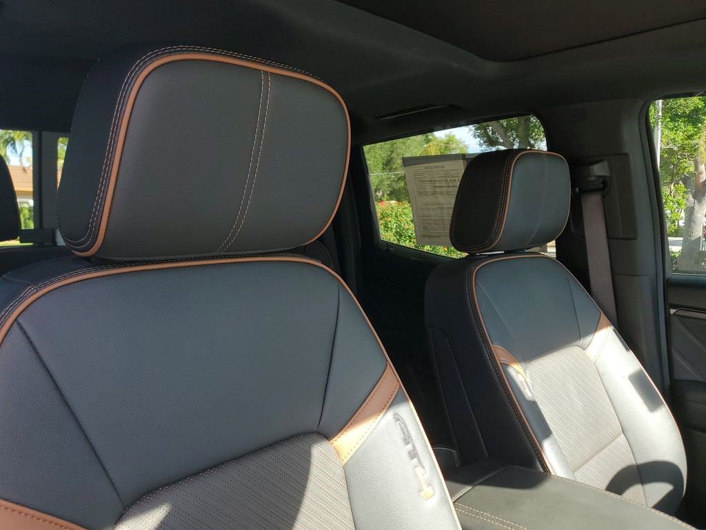 Certified 2025 GMC Canyon AT4 w/ Nightfall Edition AWD/4WD image 24