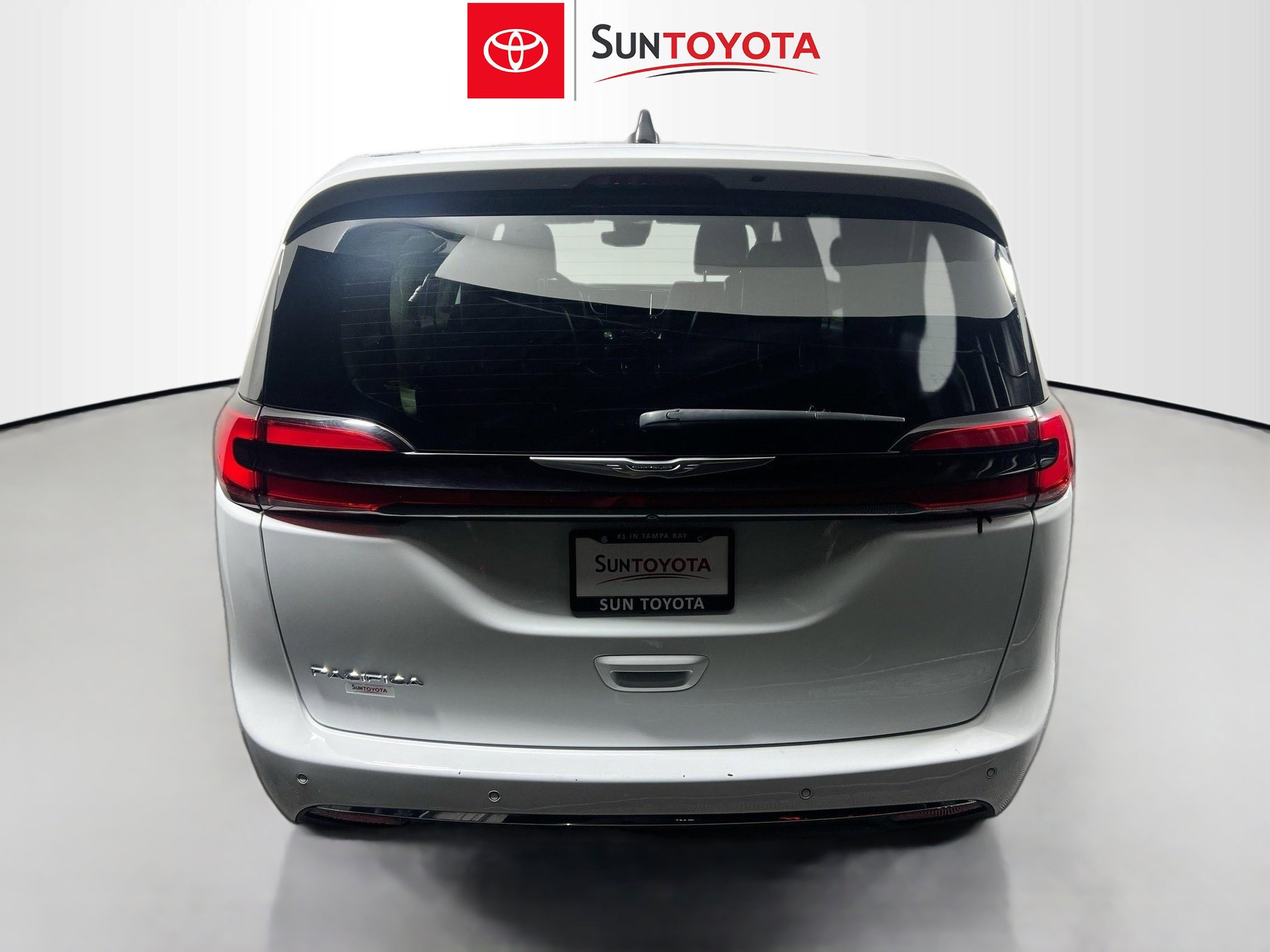 Used 2024 Chrysler Pacifica Touring-L image 5