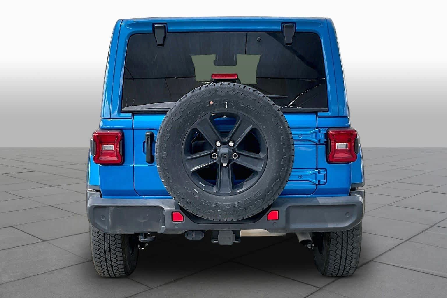 Used 2022 Jeep Wrangler Unlimited Sahara AWD/4WD image 5