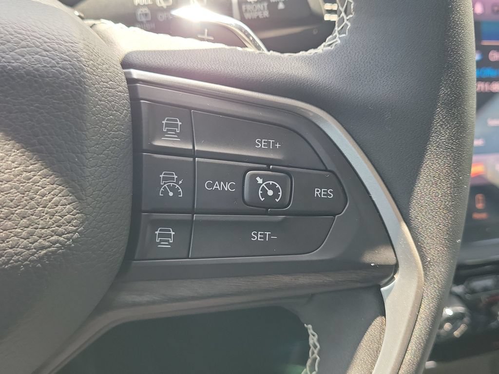 Used 2023 Jeep Grand Cherokee Limited w/ Luxury Tech Group II RWD image 10