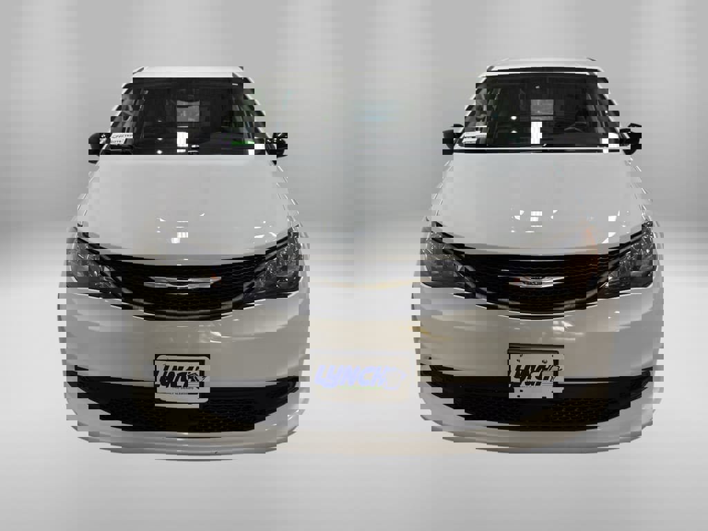 Used 2024 Chrysler Voyager LX image 8