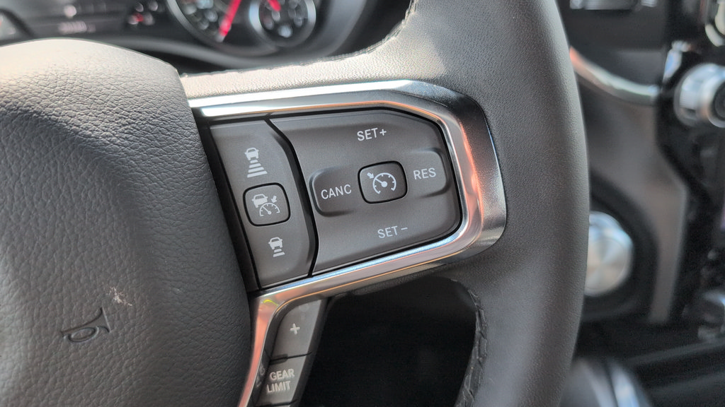 Used 2025 RAM 1500 Laramie AWD/4WD image 17