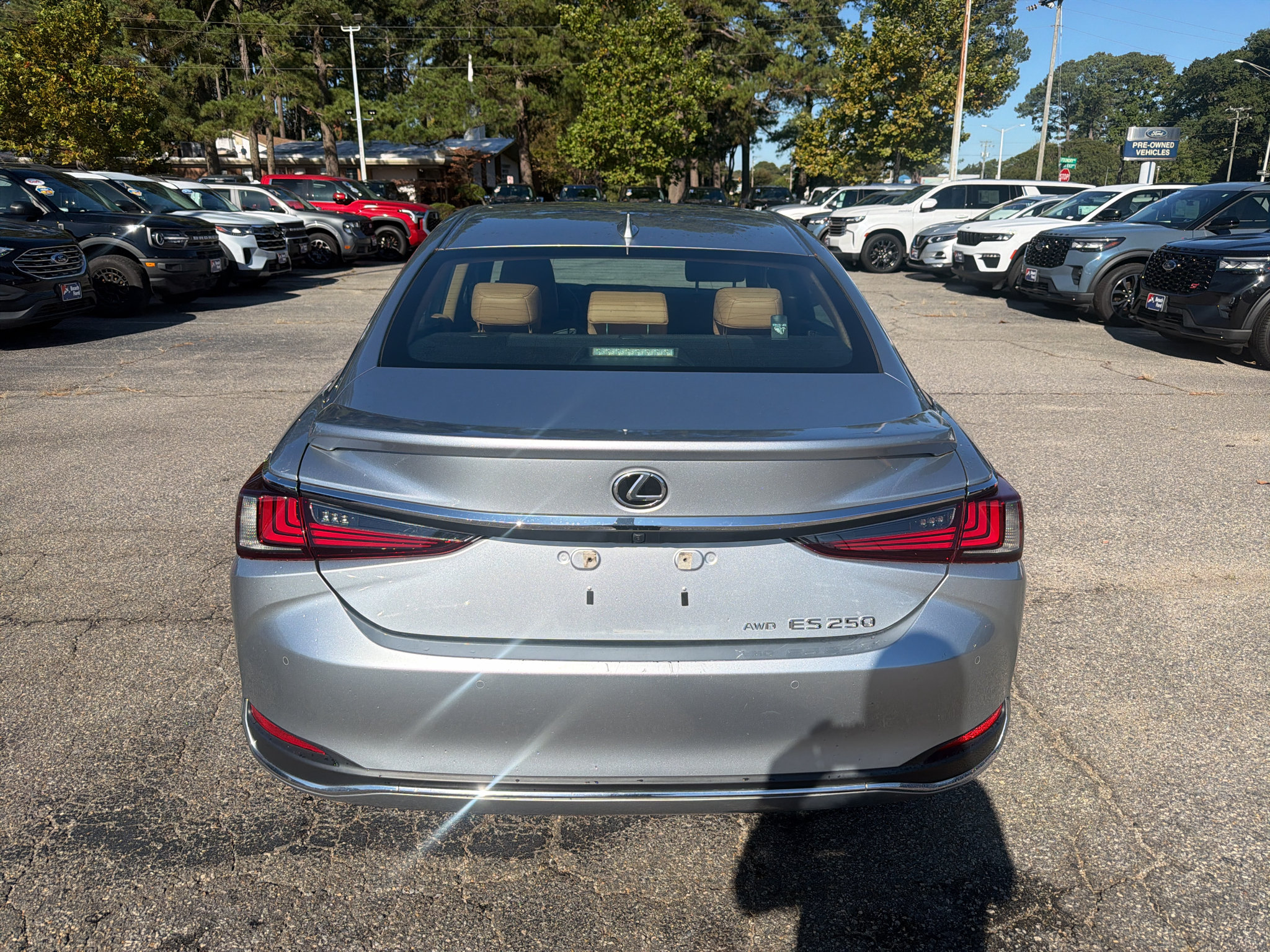 Used 2023 Lexus ES 250 w/ Premium Package AWD/4WD image 6