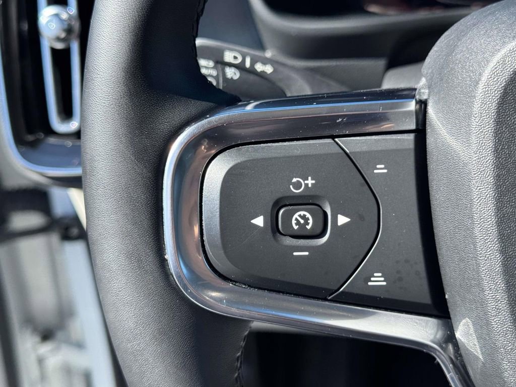 Used 2023 Volvo XC40 B5 Ultimate w/ Climate Package image 19