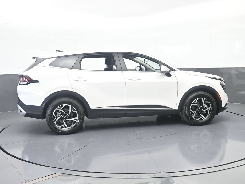 Used 2025 Kia Sportage LX FWD image 7