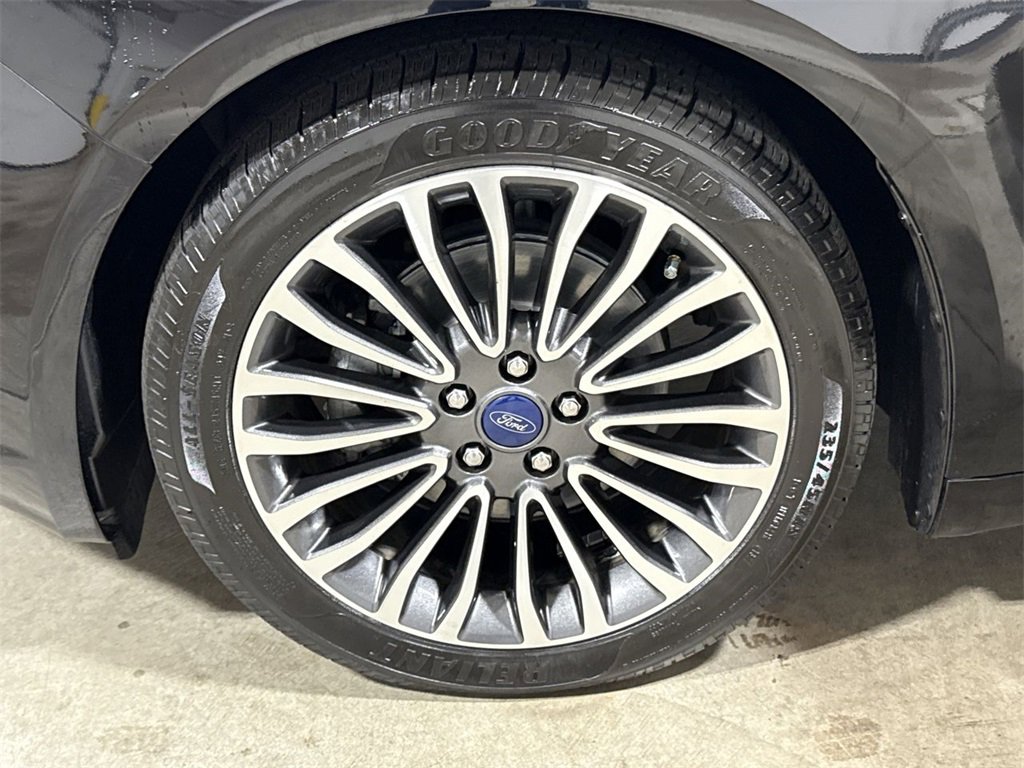 Used 2017 Ford Fusion SE w/ Fusion SE Technology Package image 26