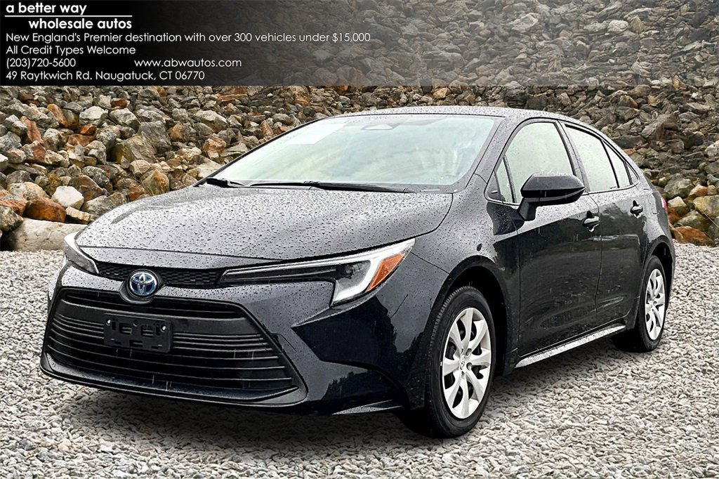 Used 2025 Toyota Corolla LE image 1