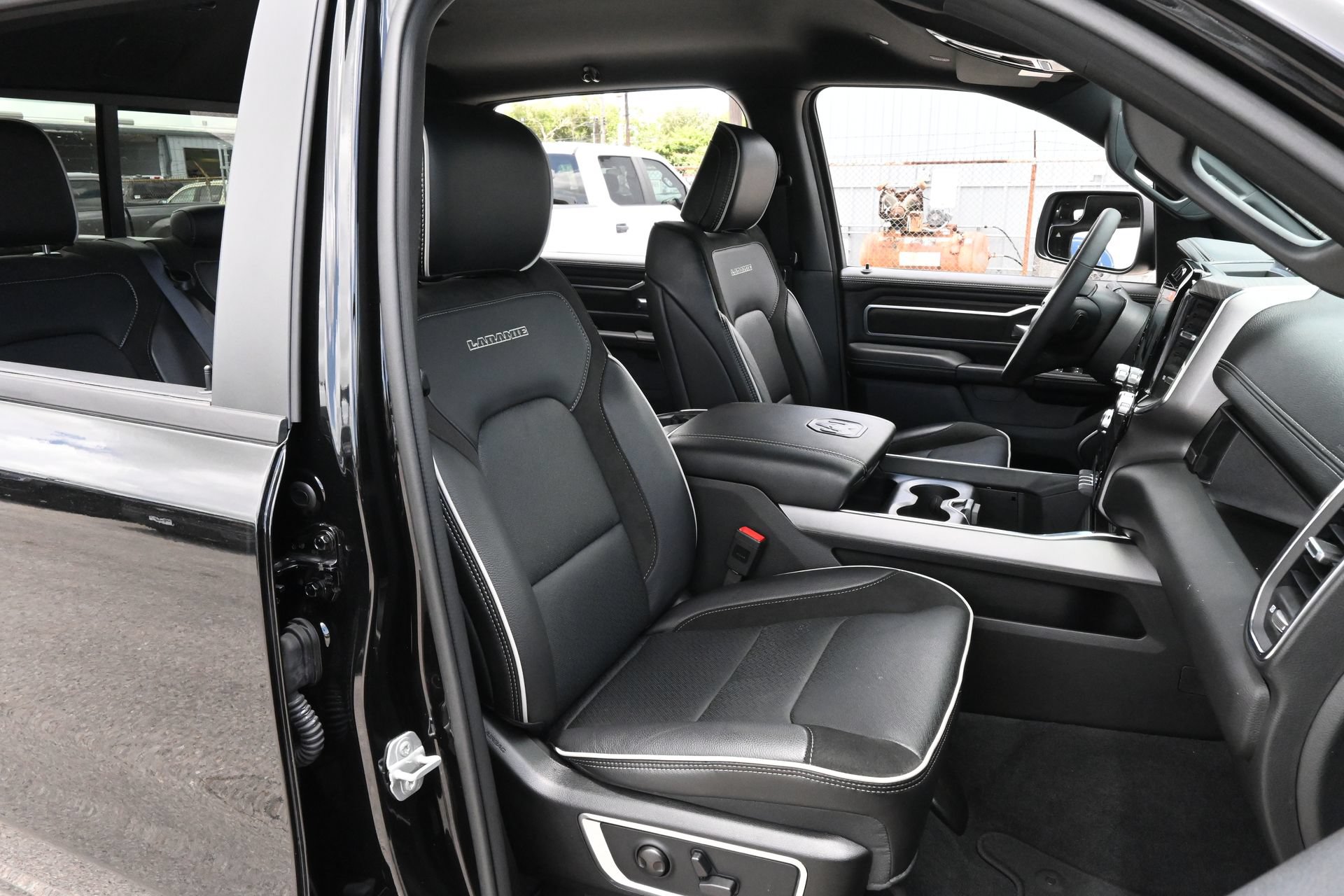 Used 2026 RAM 1500 Laramie AWD/4WD image 22