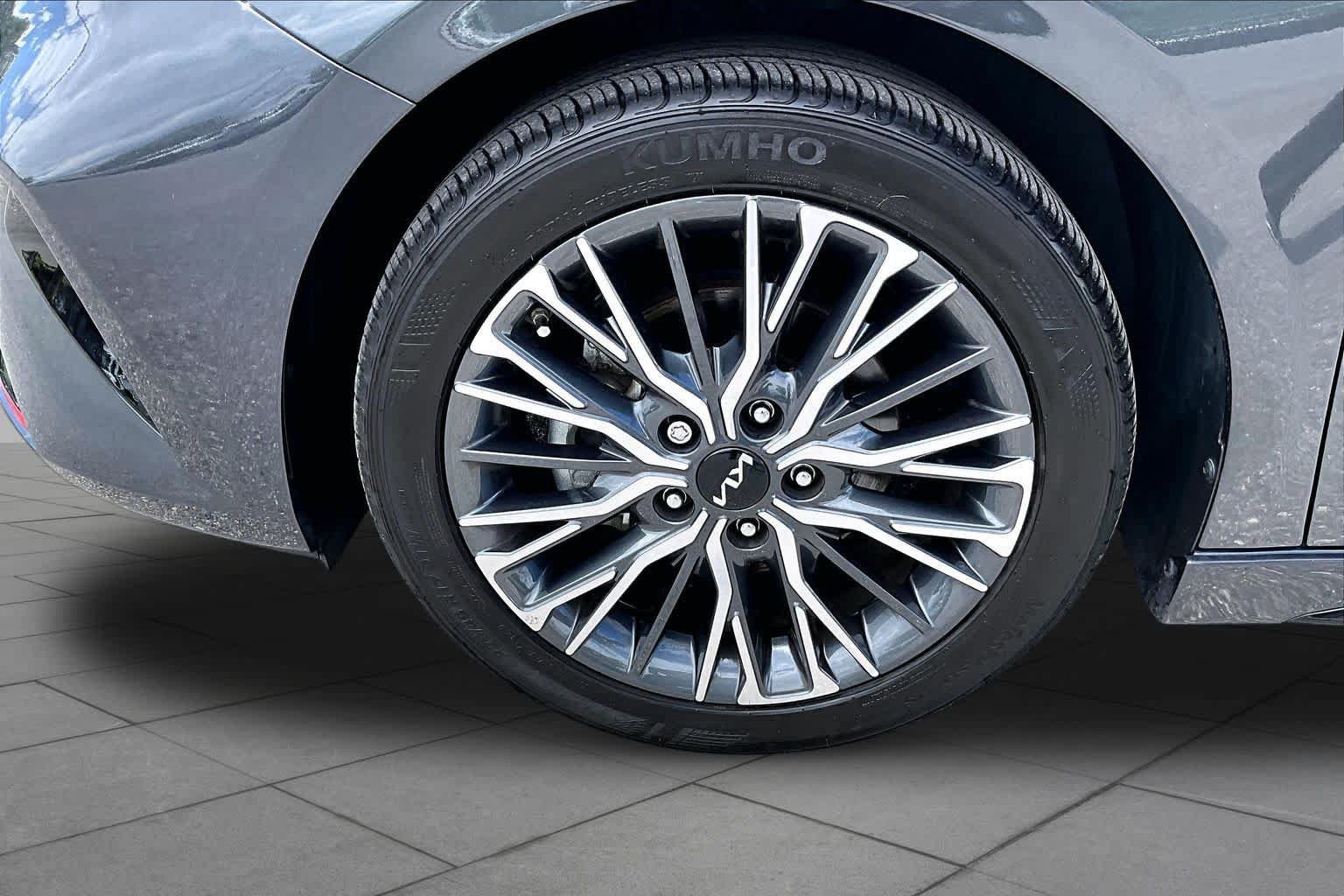 Used 2023 Kia Forte GT-Line w/ GT-Line Premium Package FWD image 11