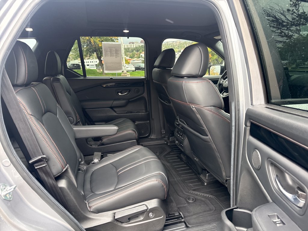 Used 2025 Honda Pilot TrailSport image 25