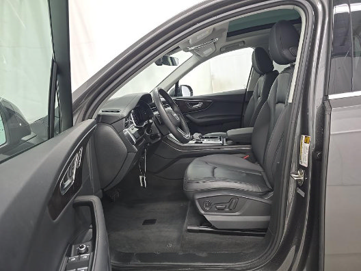 Used 2023 Audi Q7 3.0T Premium w/ Convenience Package AWD/4WD image 5