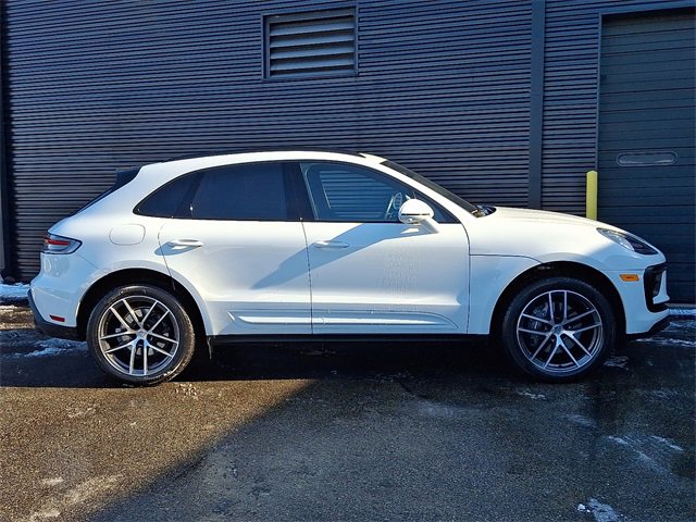 Used 2025 Porsche Macan image 8