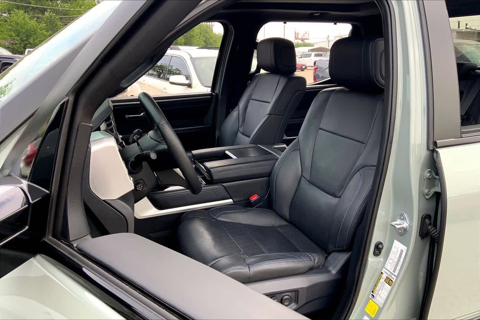 Used 2025 Toyota Tundra Platinum AWD/4WD image 8