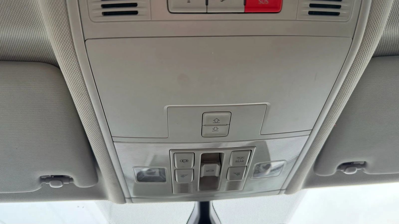 Used 2018 Volkswagen Tiguan SE w/ Panoramic Sunroof Package image 43