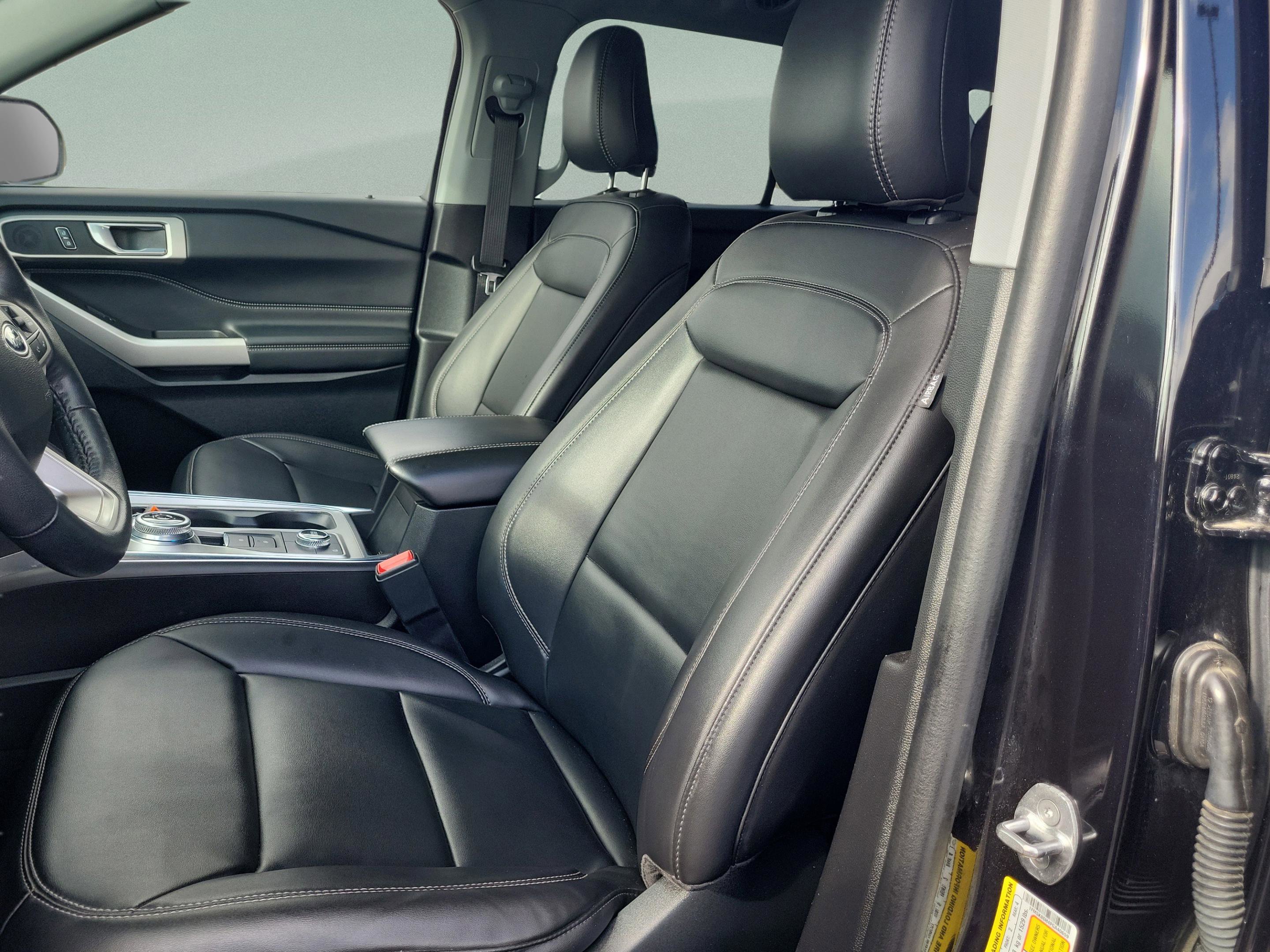 Used 2023 Ford Explorer XLT w/ Equipment Group 202A AWD/4WD image 17