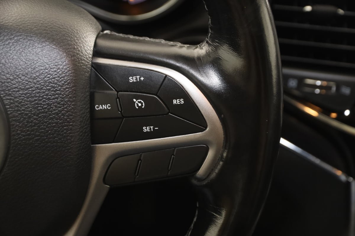 Used 2021 Jeep Grand Cherokee Overland AWD/4WD image 32