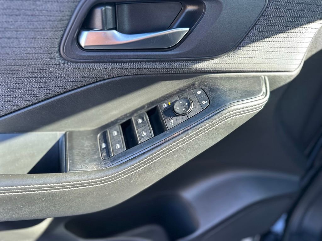 Used 2023 Nissan Rogue SV image 31