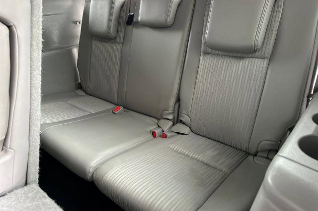 Used 2016 Toyota Highlander Plus w/ Preferred Accessory Package FWD image 19