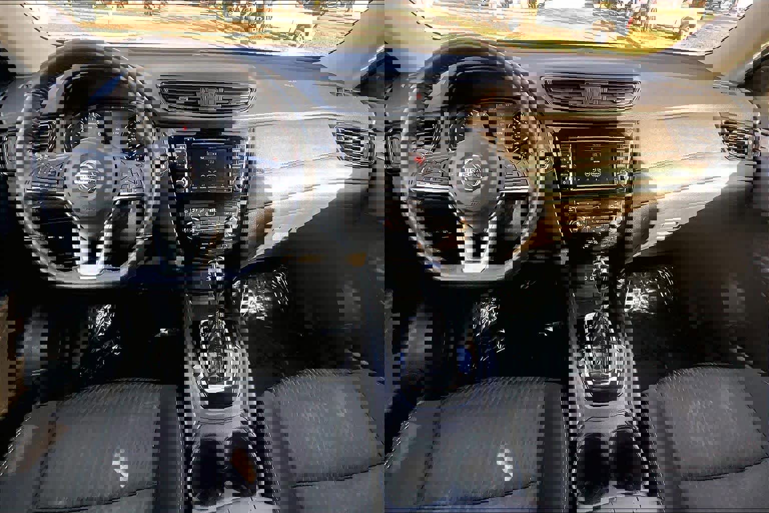 Used 2019 Nissan Rogue SV image 15