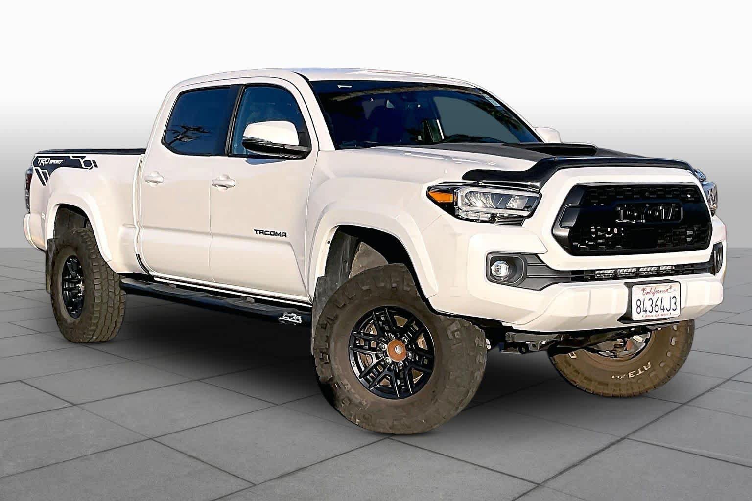 Used 2022 Toyota Tacoma TRD Sport w/ Technology Package RWD image 2
