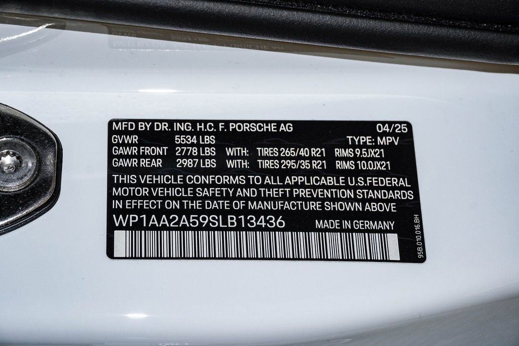 Certified 2025 Porsche Macan image 30