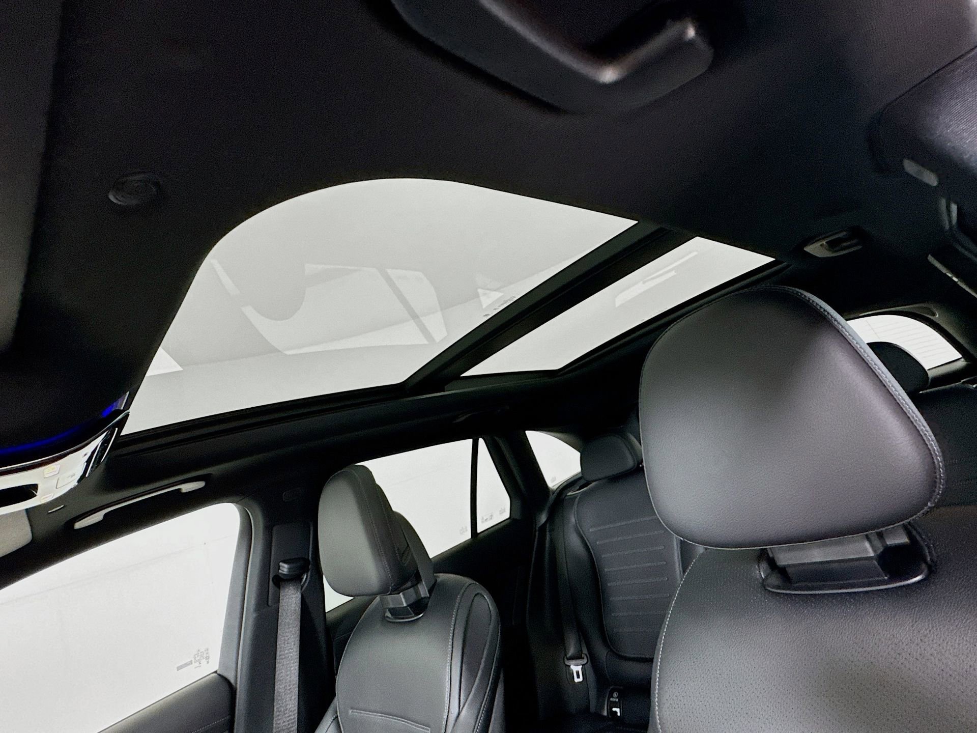 Used 2025 Mercedes-Benz GLC 300 image 24