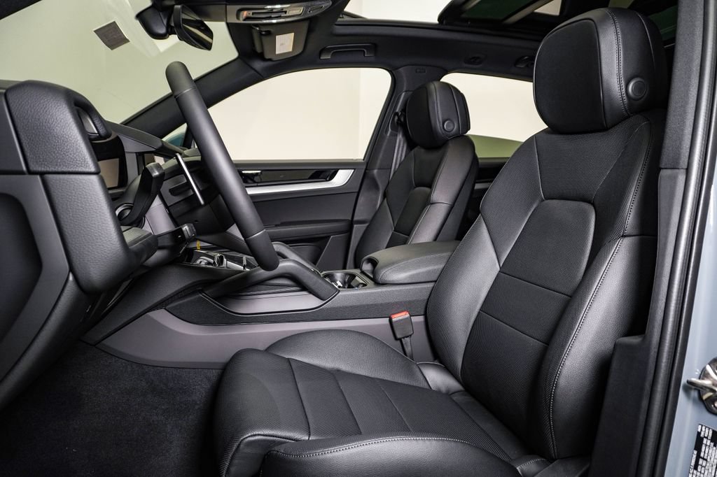 New 2026 Porsche Cayenne AWD/4WD image 5