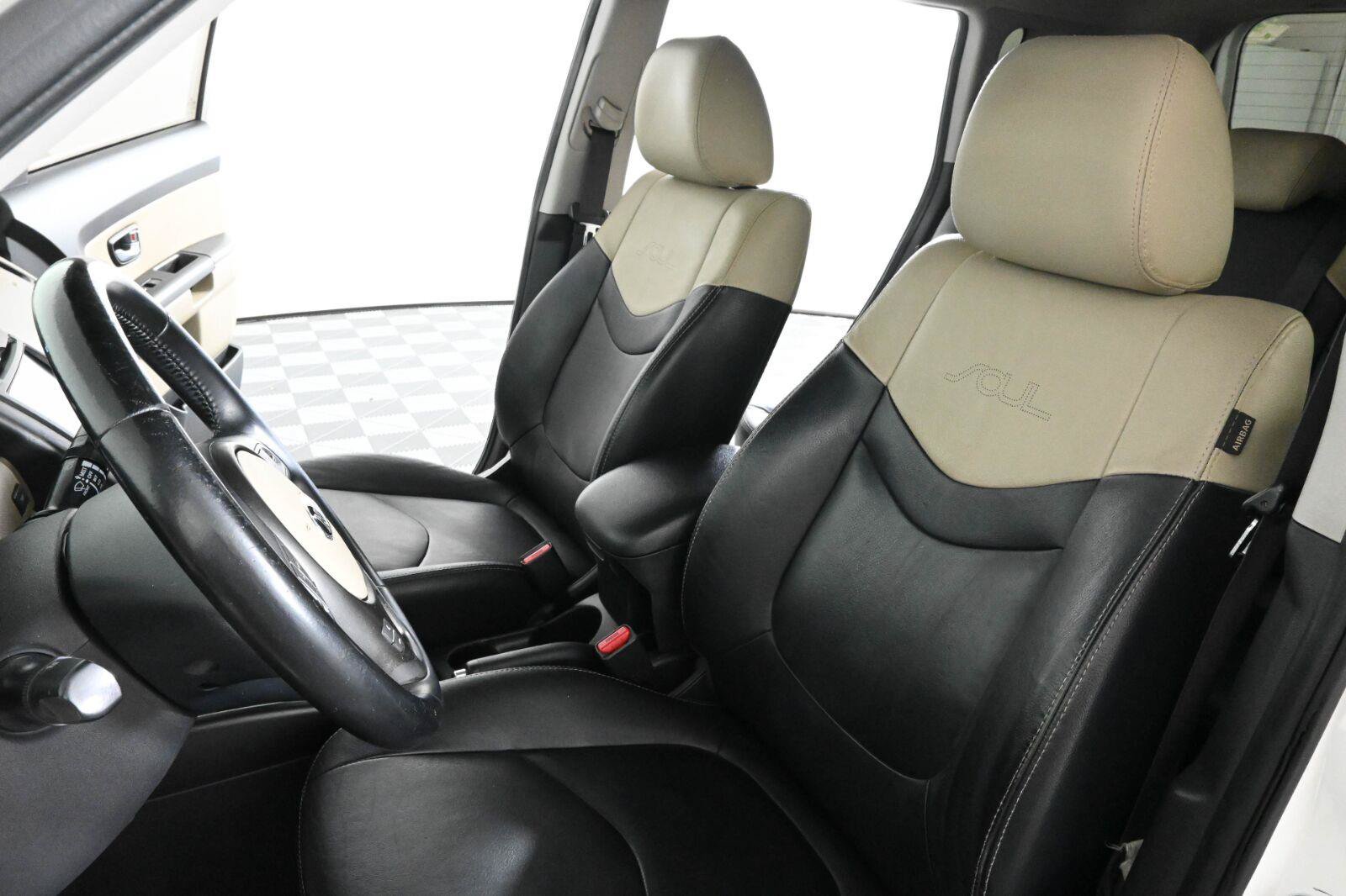 Used 2013 Kia Soul ! w/ Premium Pkg FWD image 20