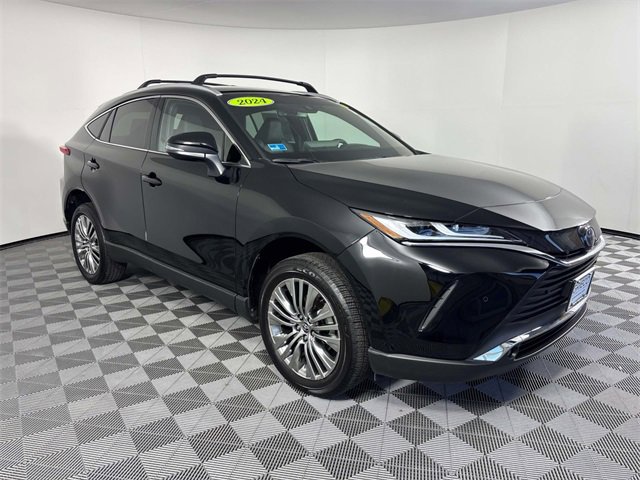 Used 2024 Toyota Venza XLE image 1