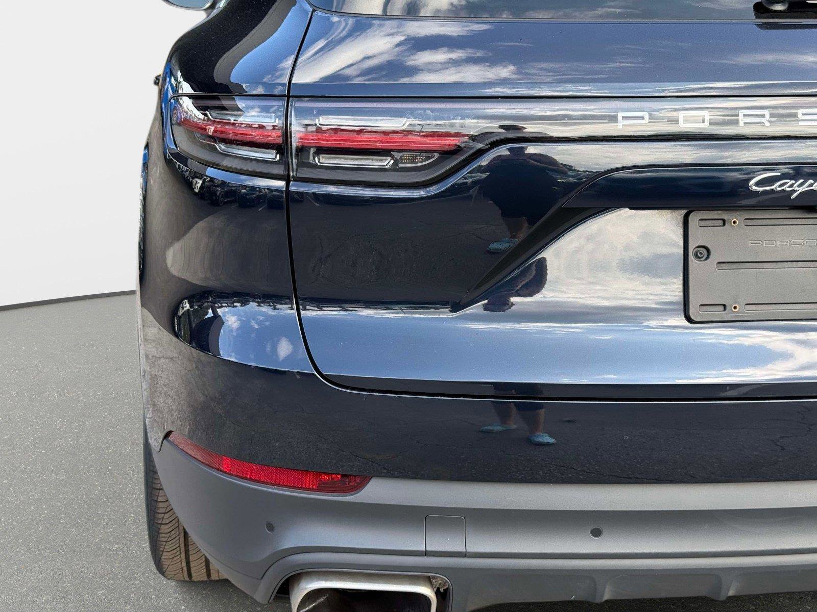 Used 2022 Porsche Cayenne w/ Premium Package image 23