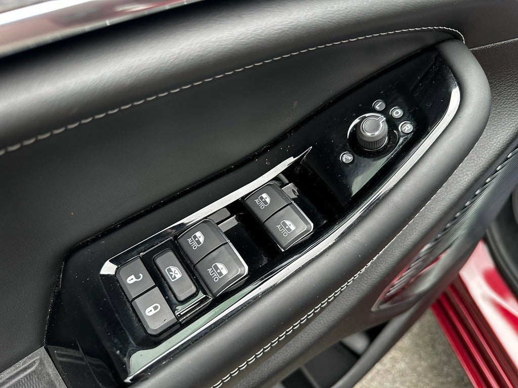 Used 2024 Jeep Grand Cherokee Overland AWD/4WD image 12