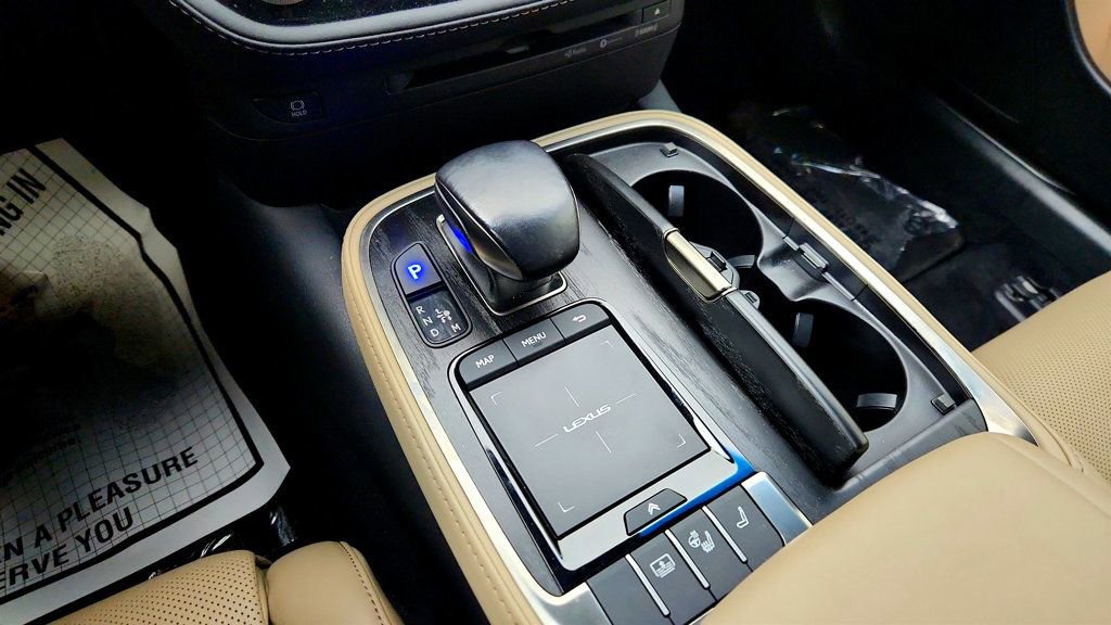 Used 2022 Lexus LS 500 w/ Accessory Package (Z2) image 17