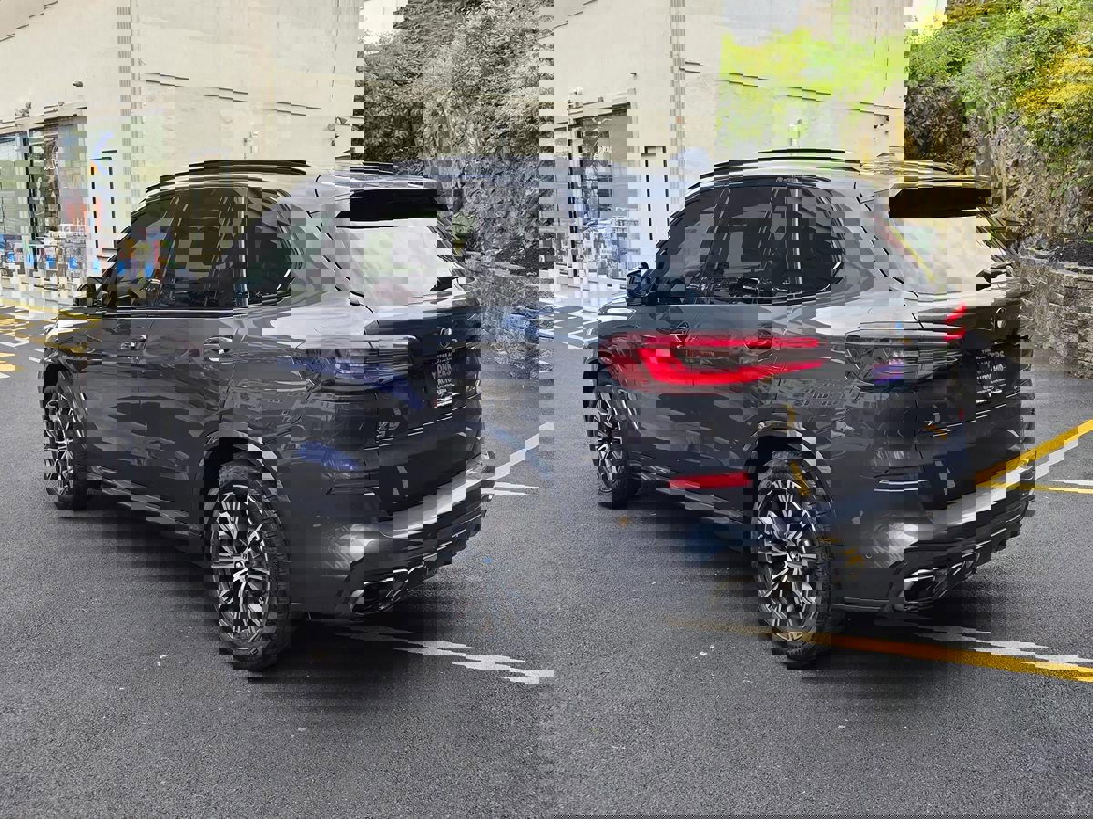 Used 2020 BMW X5 M50i w/ Premium Package image 11