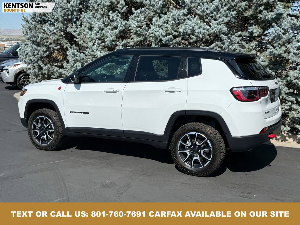 Used 2024 Jeep Compass Trailhawk image 5