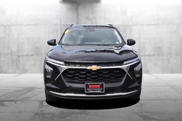 Used 2025 Chevrolet Trax LT w/ LT Convenience Package FWD image 4