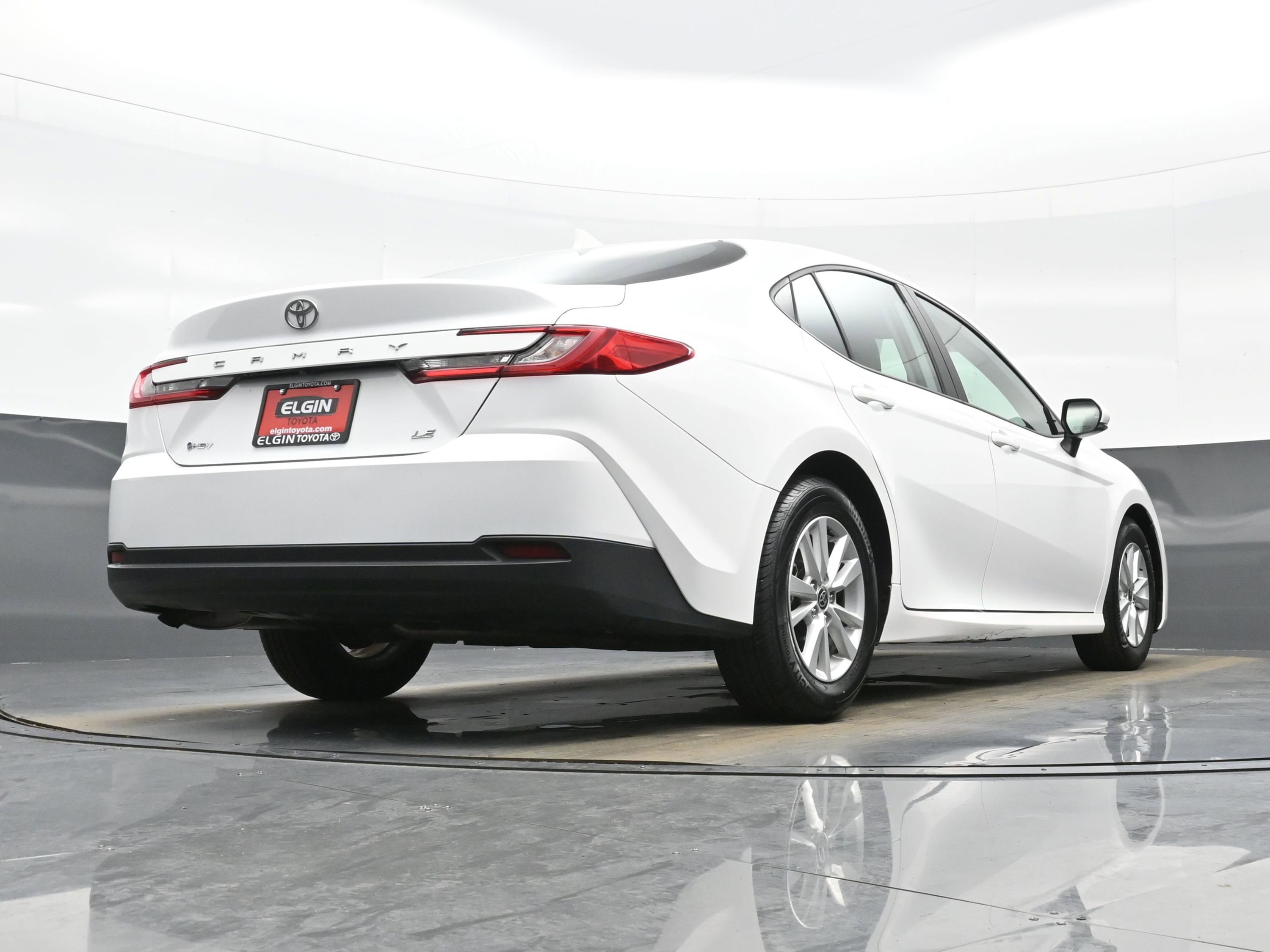 Used 2025 Toyota Camry LE image 30