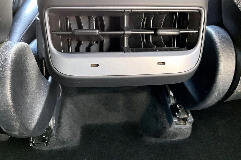 Used 2022 Tesla Model Y Long Range image 27