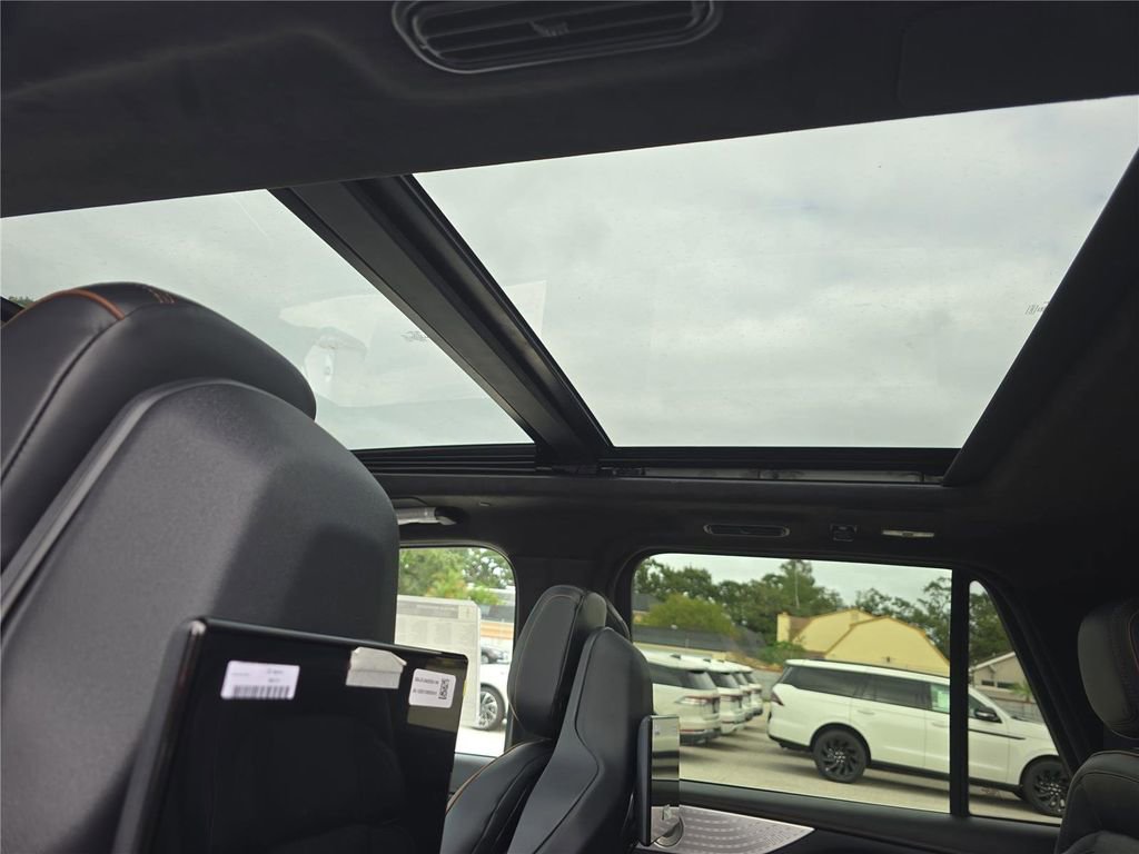 New 2025 Lincoln Navigator L Black Label image 24