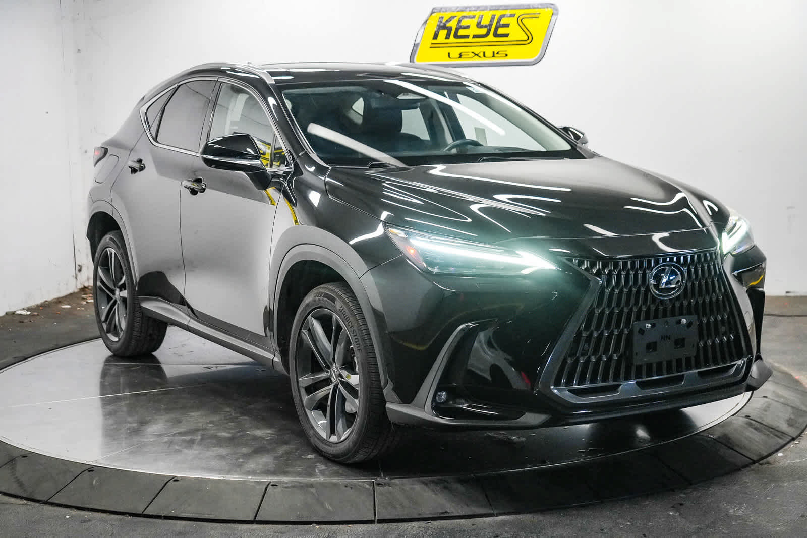 Used 2024 Lexus NX 450h+ AWD w/ Vision Package image 5