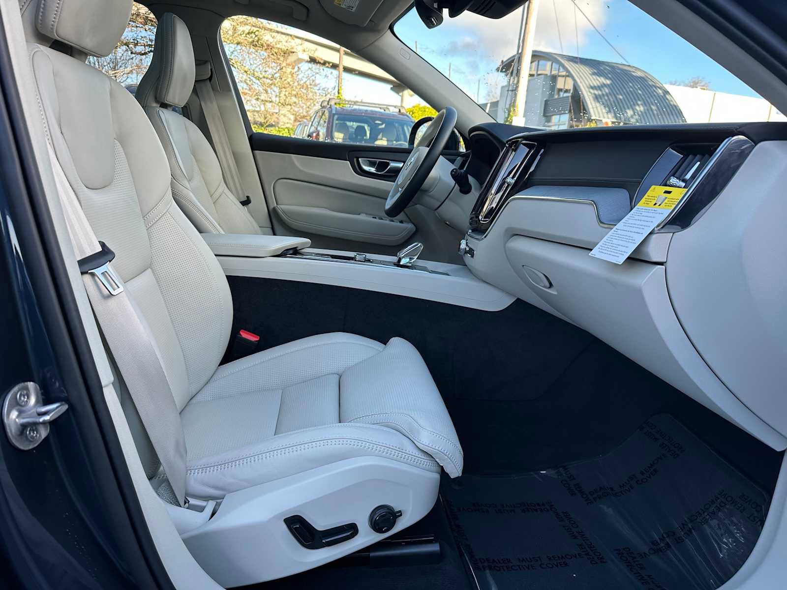 Used 2025 Volvo XC60 B5 Ultra w/ Protection Package Premier image 10