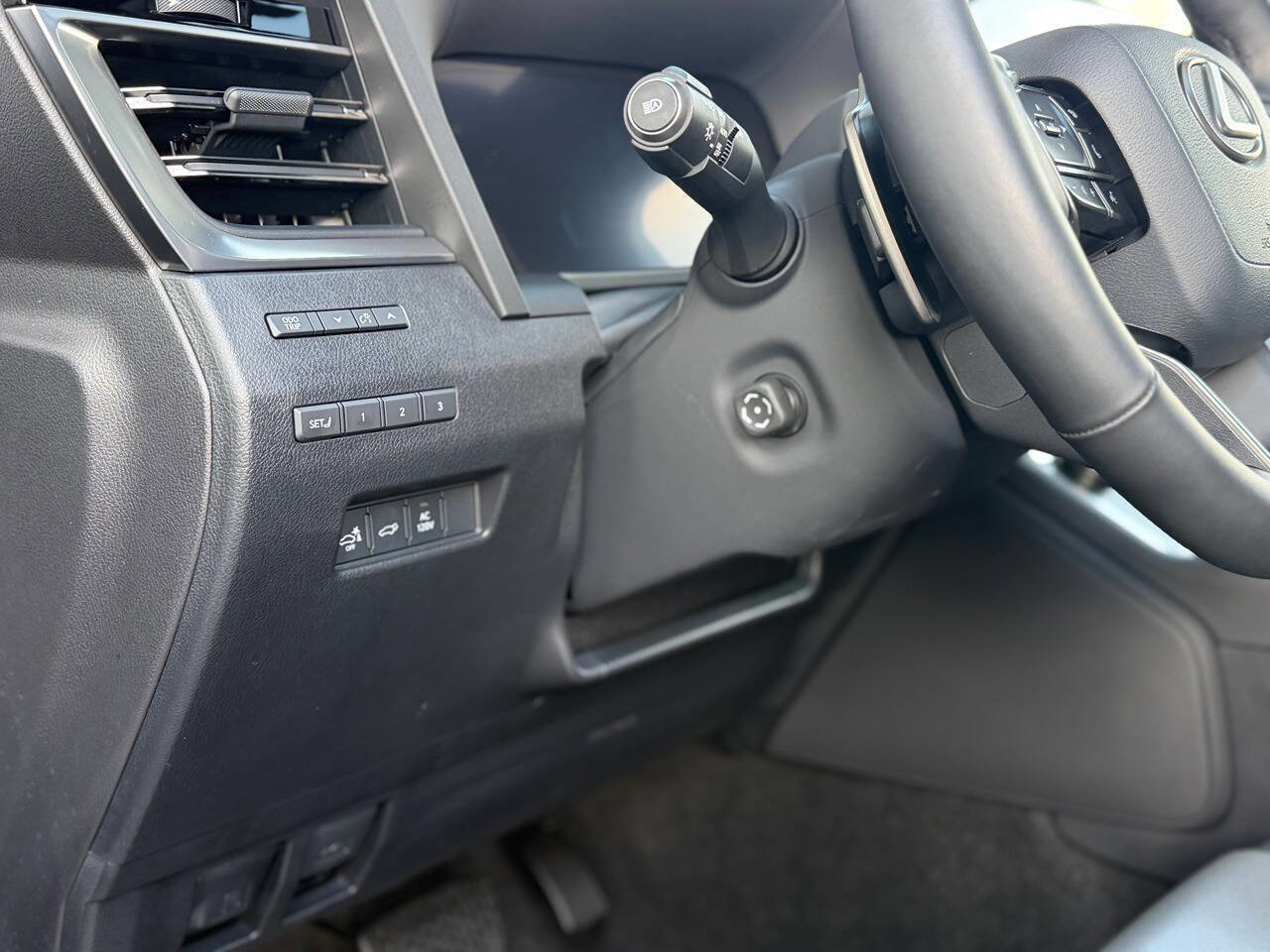 Used 2024 Lexus GX 550 w/ Accessory Package (Z1) image 9