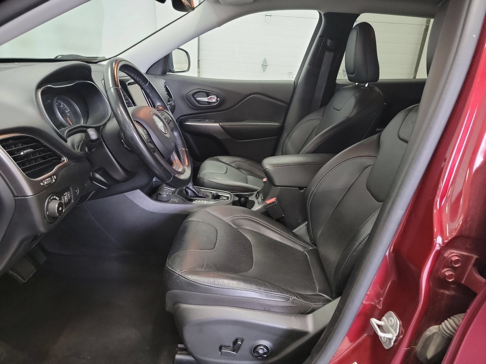 Used 2020 Jeep Cherokee Limited AWD/4WD image 12