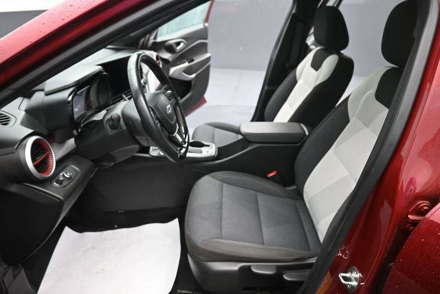 Used 2024 Chevrolet Trax RS w/ Sunroof Package FWD image 13