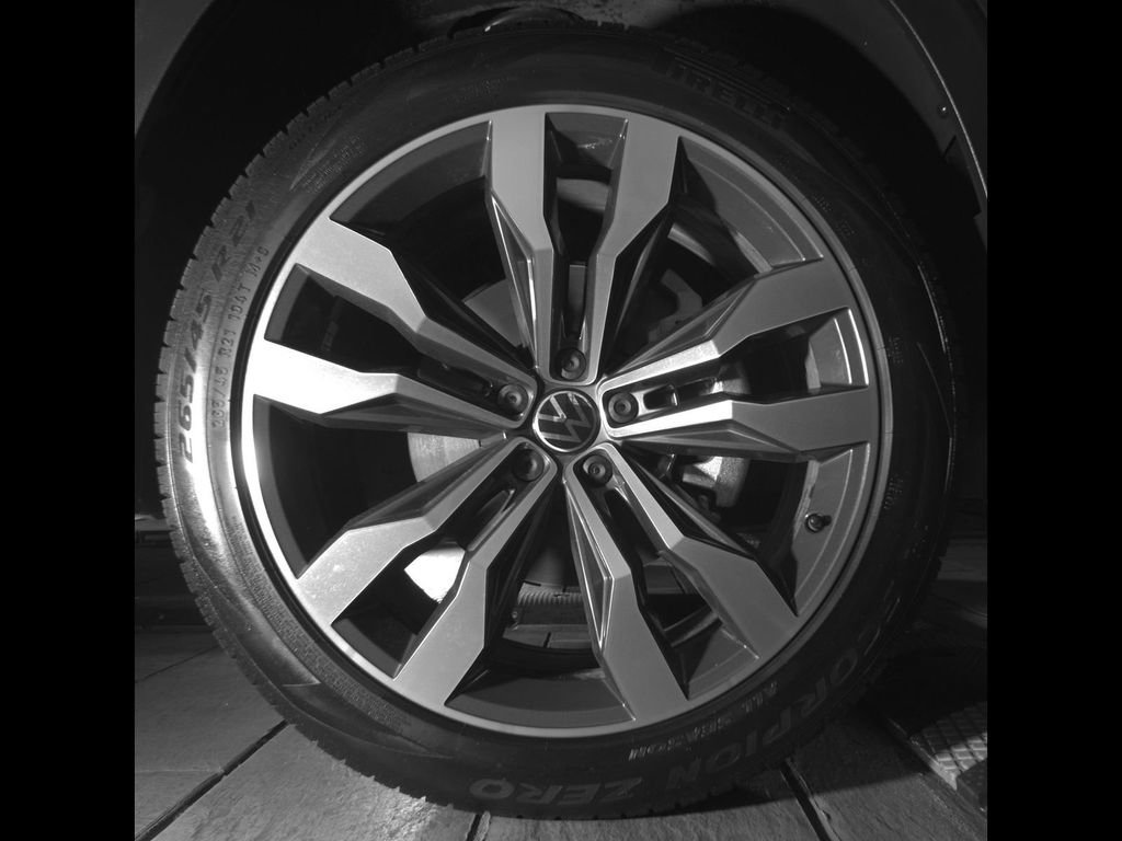 Used 2022 Volkswagen Atlas Cross Sport SEL Premium R-Line AWD/4WD image 9